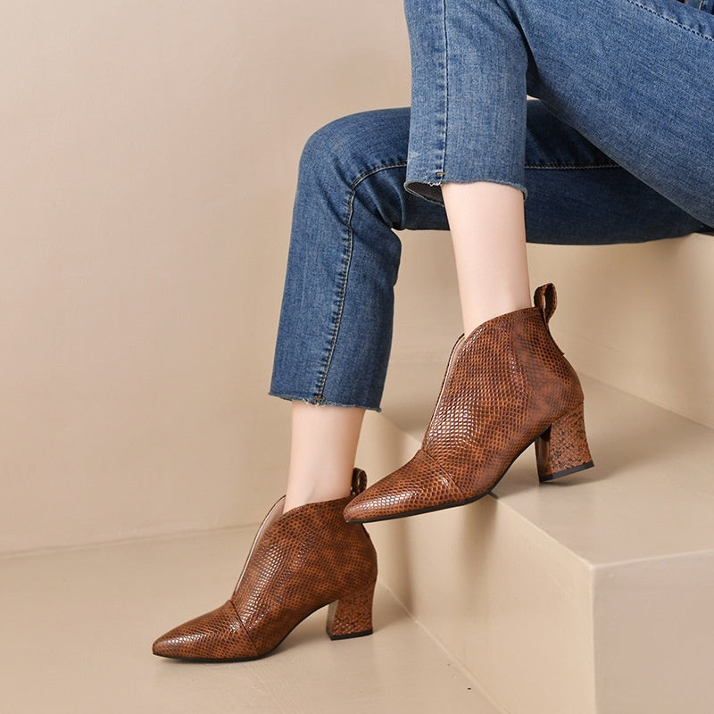 Orthopedic Balance Martin Heeled Ankle Boots With V-Cutout