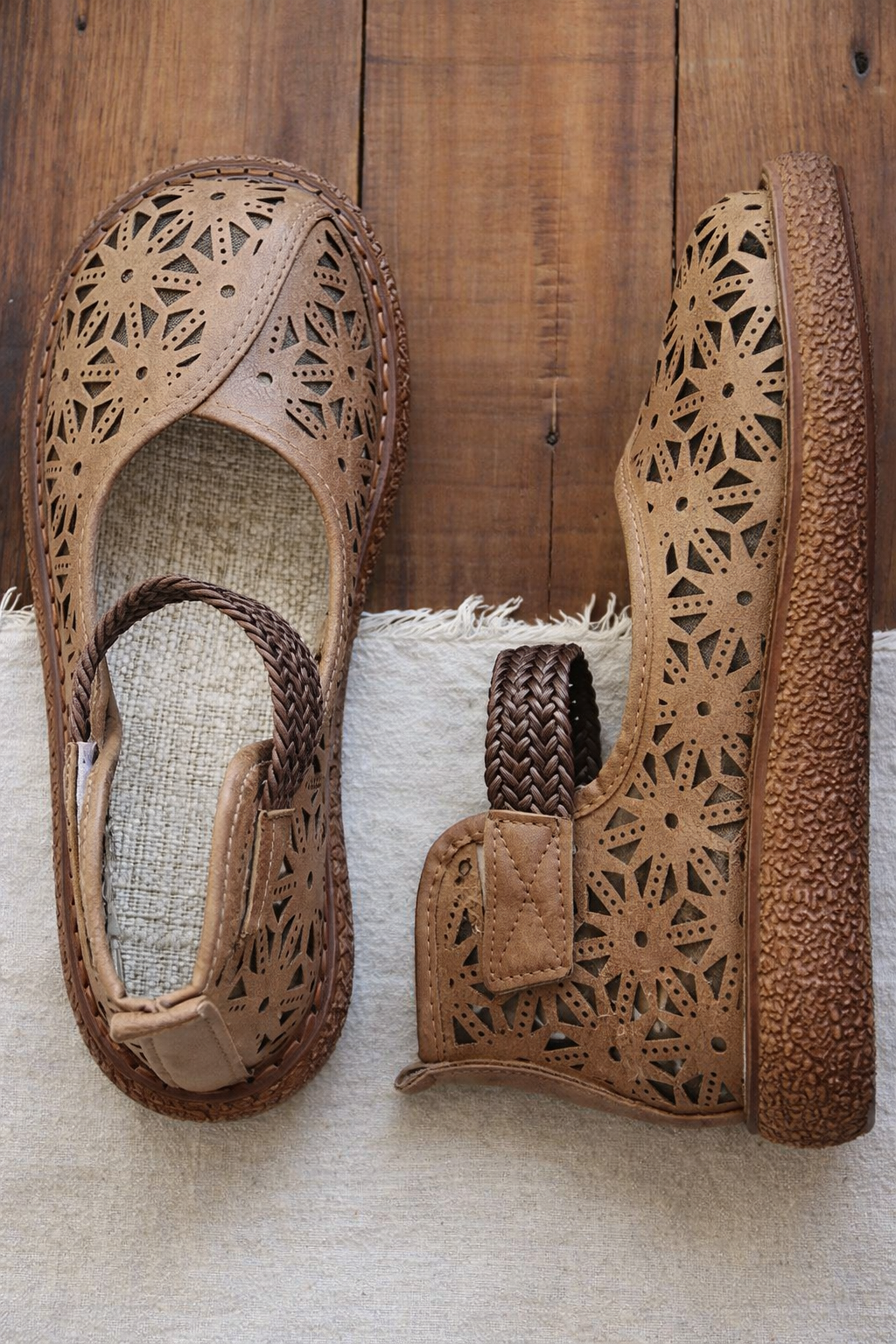 Bianca | Cutout Leather Flats – Breathable Comfort Slip-Ons