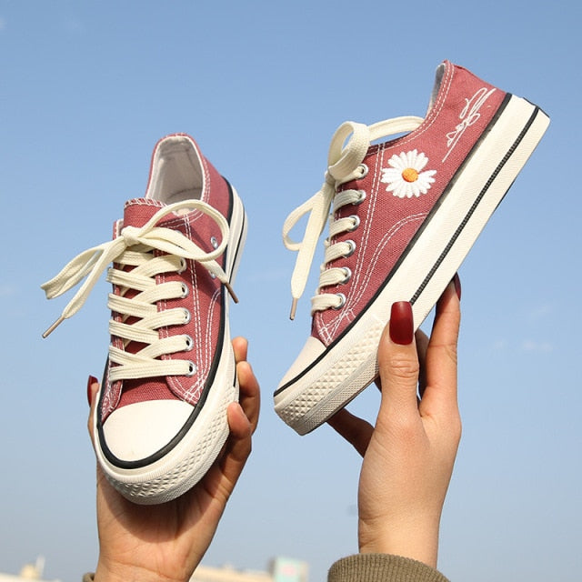 Kimberly | Women’s Orthopedic Canvas Sneakers with Daisy Embroidery