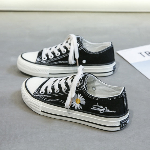 Kimberly | Women’s Orthopedic Canvas Sneakers with Daisy Embroidery
