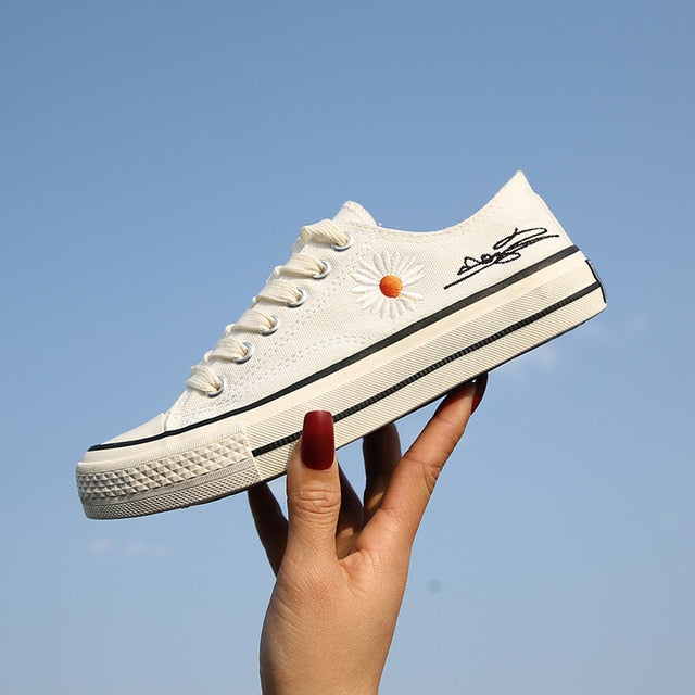 Kimberly | Women’s Orthopedic Canvas Sneakers with Daisy Embroidery