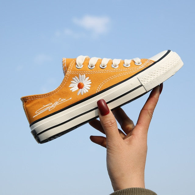 Kimberly | Women’s Orthopedic Canvas Sneakers with Daisy Embroidery
